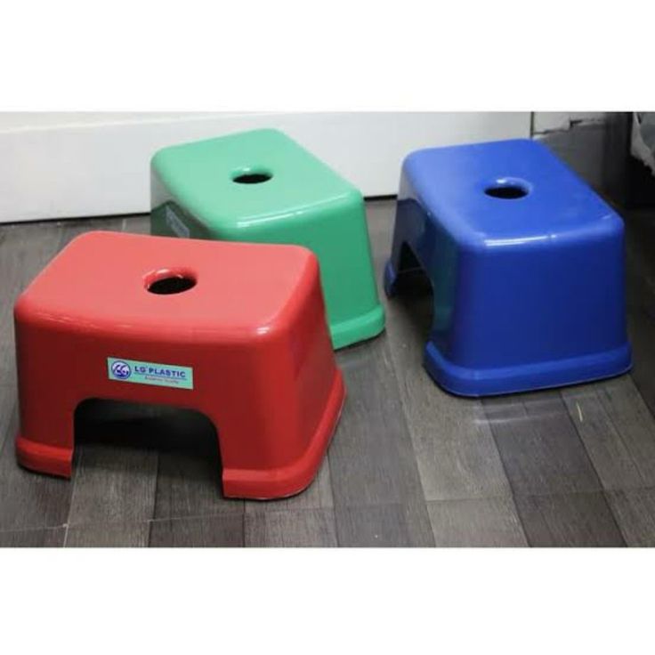 Kursi plastik kecil
